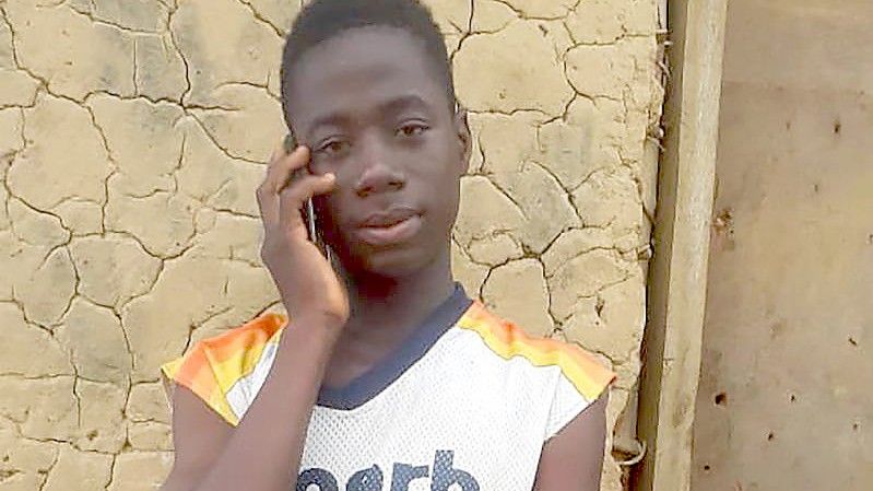 Emmanuel Tuloe ist jetzt Nationalheld in Liberia. Foto: Anthony Duo/AP/dpa