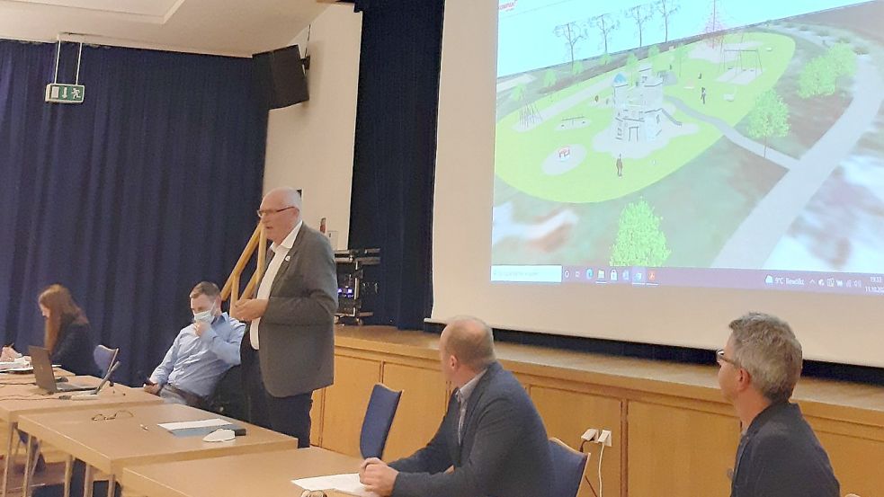 Mitglieder der Verwaltung und Vertreter der Edi stellten die Ideen für das Ihler Meer vor. Foto: Ann-Kathrin Stapf