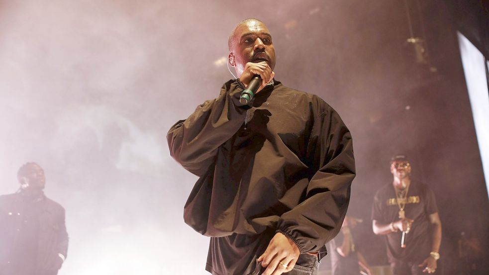 Kanye West bei einer Performance im Jahr 2016. Der Musiker wurde in letzter Zeit häufiger in Berlin gesichtet. Foto: Imago Images/The Photo Access