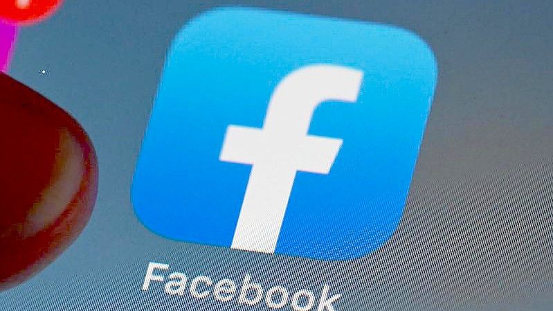 Bislang steht das blaue Facebook-Logo für den gesamten Konzern - künftig könnte es nur noch ein Produkt von vielen markieren. Foto: Uli Deck/dpa