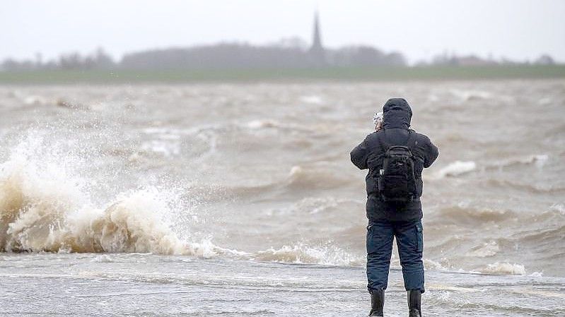 Die niedersächsische Küste bereitet sich auf den ersten Herbststurm des Jahres vor. Foto: Sina Schuldt/dpa