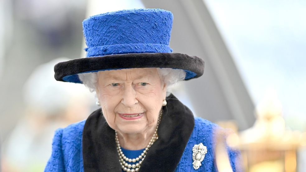 Wie ist es um den Gesundheitszustand von Queen Elizabeth II. bestimmt? Auf ärztlichen Rat verzichtet die britische Königin auf ihre Reise nach Nordirland. Foto: imago images/Shutterstock