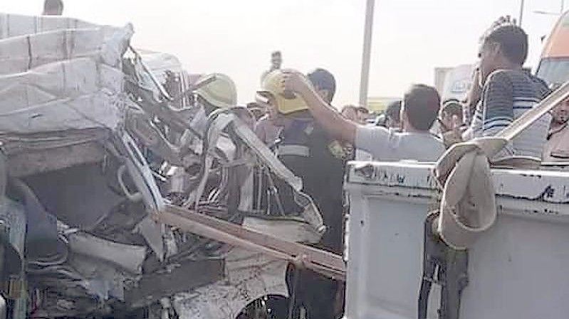 Rettungskfräfte an der Unfallstelle am Stadtrand von Kairo. Foto: XinHua/dpa