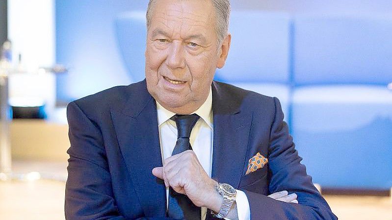 Roland Kaiser stellt auf der Frankfurter Buchmesse seine Autobiografie vor. Foto: Sebastian Gollnow/dpa