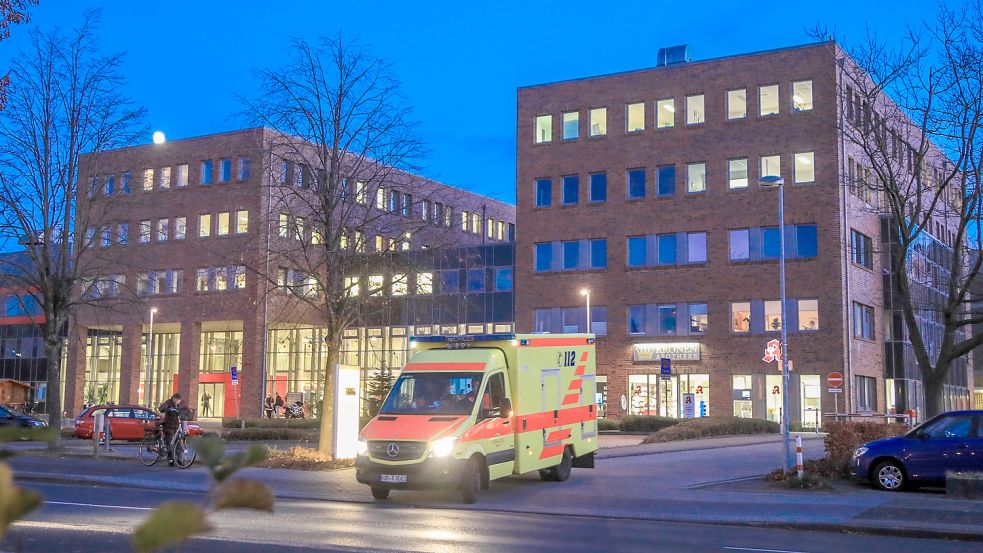 Das Auricher Krankenhaus soll 2028 geschlossen werden. Jetzt gibt es erste Pläne für die Nachnutzung. Archivfoto: Romuald Banik