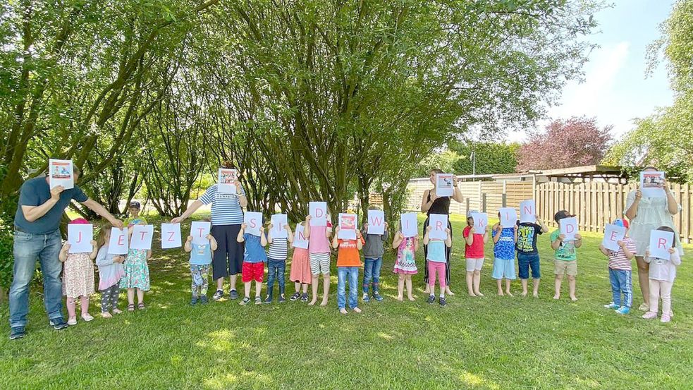 Das neue Gesetz zur dritten Kita-Kraft pro Gruppe enttäuschte viele Erzieher. Darum gab es im Sommer Proteste, auch in einer Einrichtung in Mittegroßefehn. Archivfoto: Evangelisch-lutherische Kindertagesstätte Arche