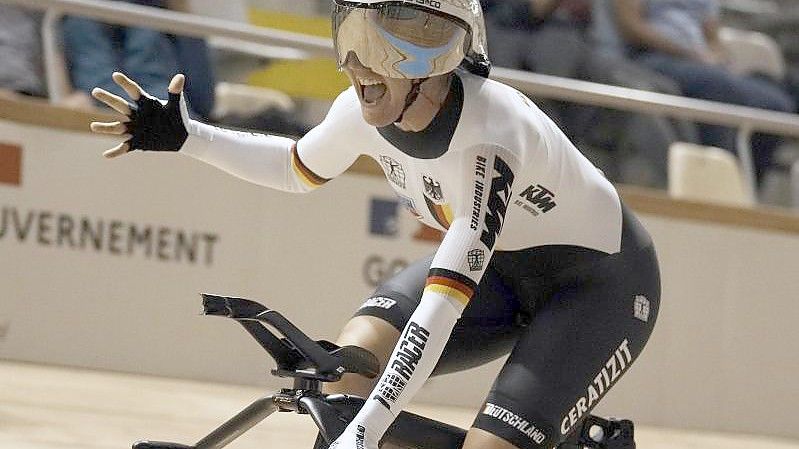 Holt WM-Gold in der Einerverfolgung: Lisa Brennauer. Foto: Thibault Camus/AP/dpa/Archivbild