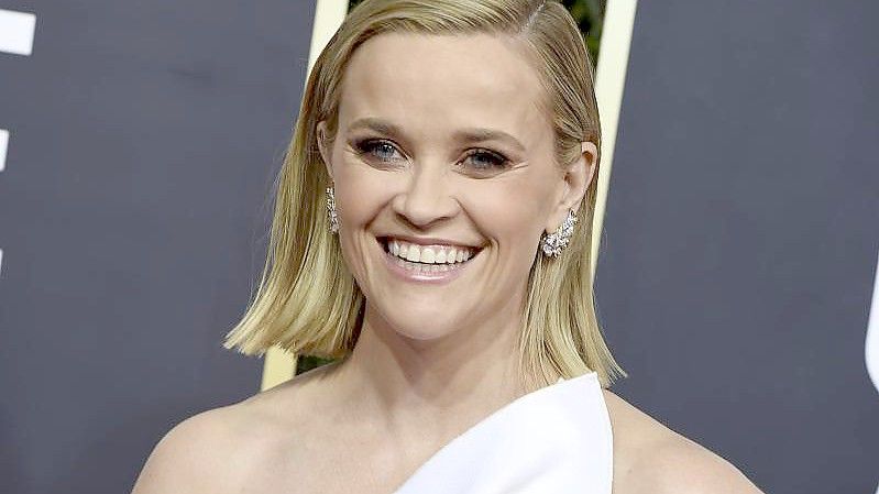 Reese Witherspoon gratuliert ihrem Sohn stolz und etwas ungläubig zum 18. Geburtstag. Foto: Jordan Strauss/Invision via AP/dpa