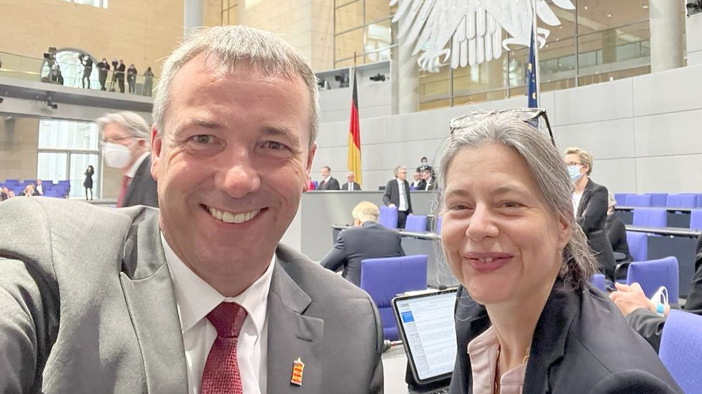 Johann Saathoff saß bei der konstituierenden Sitzung neben der Abgeordneten Nina Scheer aus Schleswig-Holstein. Foto: privat