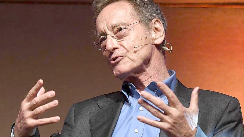 Der Autor Bernhard Schlink. Foto: Henning Kaiser/dpa