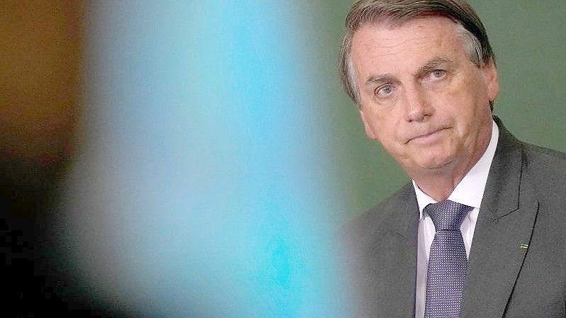 Täuschung, Anstiftung zu Straftaten, Verbrechen gegen die Menschlichkeit: Die Vorwürfe gegen Brasiliens Präsident Bolsonaro wiegen schwer. Foto: Eraldo Peres/AP/dpa