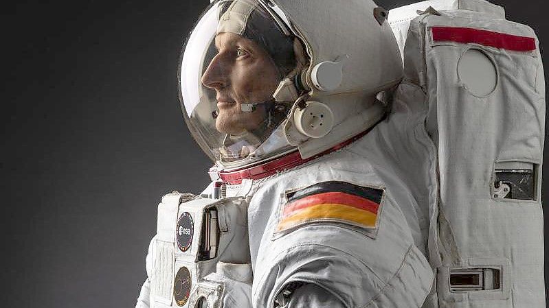Matthias Maurer aus Deutschland, ESA-Astronaut, steht in seiner Extravehicular Mobility Unit (EMU) für ein Porträt. Foto: Robert Markowitz/Nasa/Jsc Imag/dpa