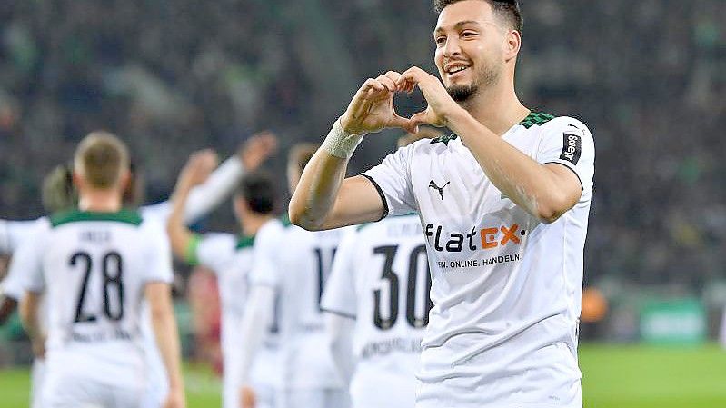 Ramy Bensebaini traf beim Gladbacher Kantersieg über die Bayern zweimal. Foto: Marius Becker/dpa