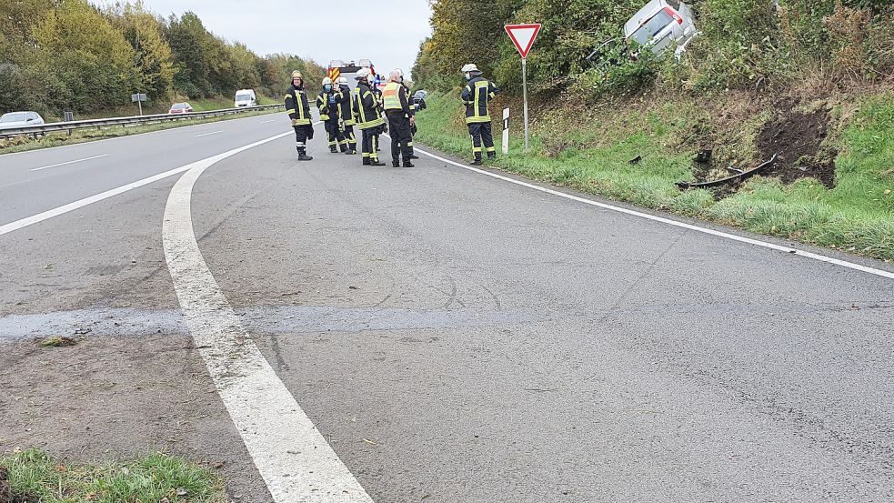 Polizei, Feuerwehr und Rettungskräfte waren auf der Autobahn im Einsatz. Foto: Polizei