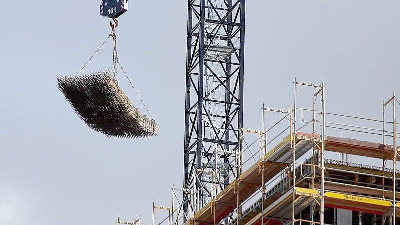 Hohe Energie- und Rohstoffpreise plus Mangel an Fachkräften: Zwei Bremsen für den wirtschaftlichen Aufschwung. Foto: Carsten Koall/dpa