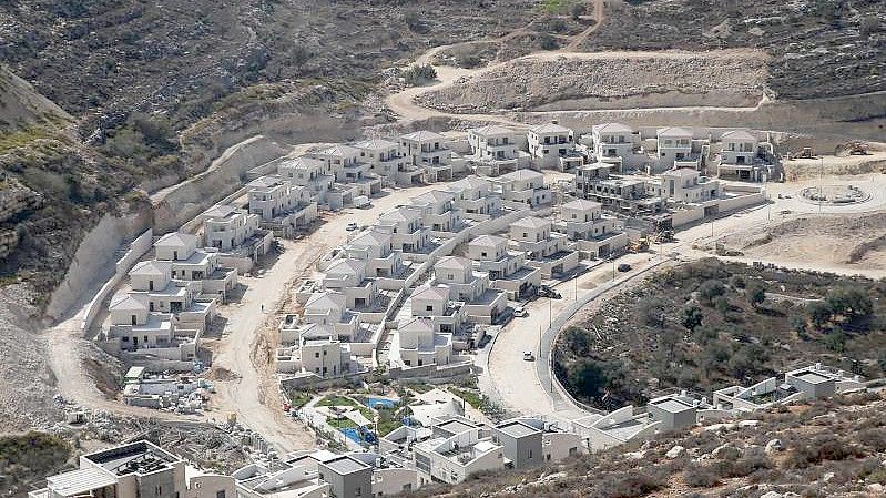 Blick auf die israelische Siedlung Givʿat Seev in der Nähe von Jerusalem. Foto: Muammar Awad/XinHua/dpa