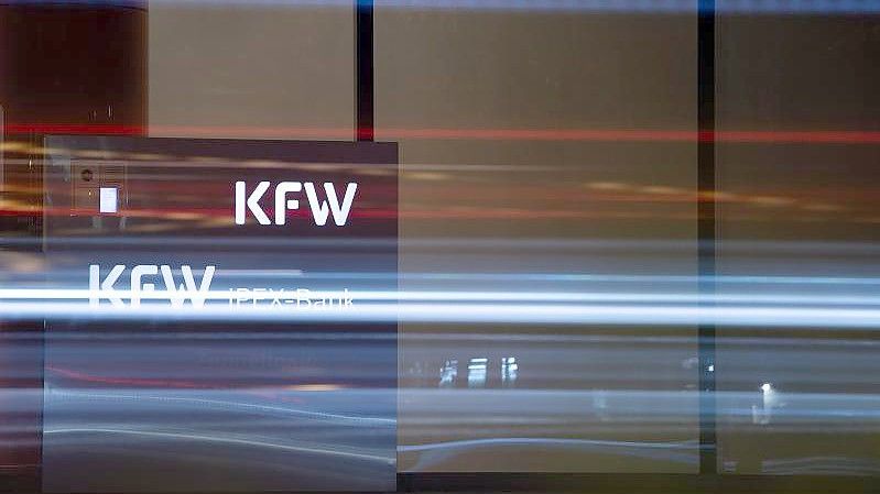 Der staatlichen Förderbank KfW zufolge sollen keine Anträge mehr für Fördergelder für private Ladestationen von E-Autos gestellt werden. Foto: Sebastian Gollnow/dpa