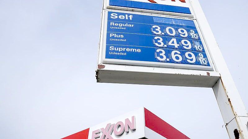 Der Ölriese Exxon hat im vergangenen Quartal einen Milliardengewinn verbuchen können. Und auch Rivale Chevron erzielte den höchsten Quartalsgewinn seit Anfang 2013. Foto: Matt Rourke/AP/dpa