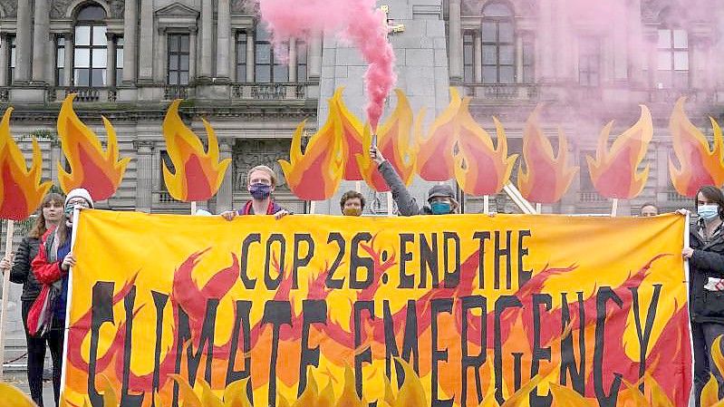 „Greenwashing“ bei der Weltklimakonferenz? Aktivisten von „Ocean Rebellion“ protestieren in Glasgow. Foto: Jane Barlow/PA Wire/dpa