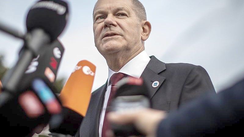 Olaf Scholz ist als Bundesfinanzminister bei G20 dabei - diesmal werden ihn dort aber viele schon als künftigen Kanzler begrüßen. Foto: Oliver Weiken/dpa