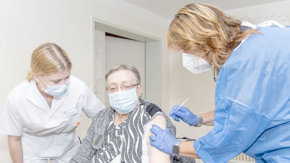 Anfang vergangener Woche wurden die ersten Drittimpfungen in Pflegeheimen im Kreis Aurich gemacht. Archivfoto: Landkreis Aurich