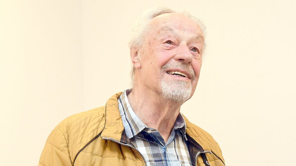 Detert Feddinga, langjähriger Ratsherr in Südbrookmerland, hat einen besonderen Bezug zu dem Haus. Foto: Gerd-Arnold Ubben