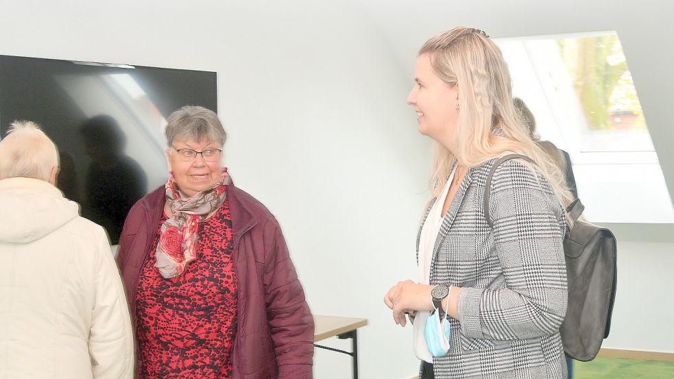 Katharina de Groot, angehende Grundschullehrerin, kam zur Einweihung des Gemeindehauses. Foto: Gerd-Arnold Ubben
