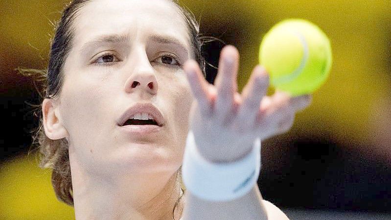 Beim Billie Jean King Cup verlor Andrea Petkovic das erste Einzel der deutschen Tennis-Damen. Foto: Julian Stratenschulte/dpa