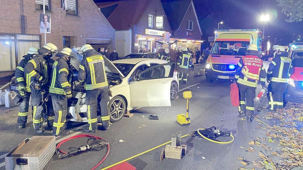 Die Feuerwehr war bei einem Verkehrsunfall auf der Norddeicher Straße in Norden im Einsatz. Foto: Feuerwehr Norden