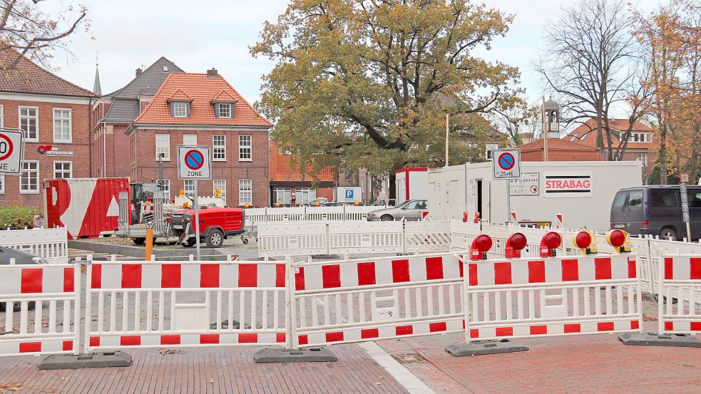 Die Hafenstraße ist zwar fertig, bleibt aber weiter gesperrt. Foto: Heino Hermanns
