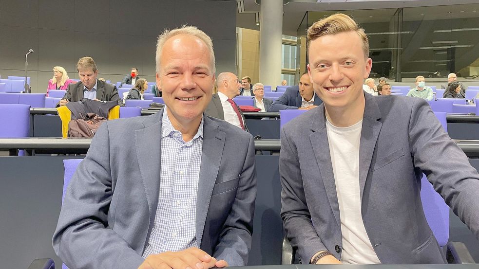 Vor 22 Jahren verhinderte Matthias Miersch (links) die Abschiebung der Familie von Adis Ahmetovic nach Bosnien. Jetzt sitzen sie beide für die SPD im Bundestag. Foto: Foto: Ahmetovic