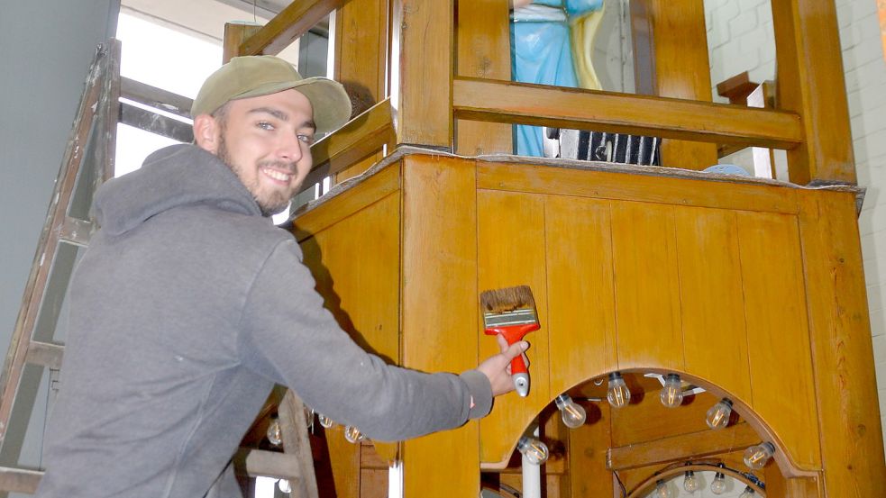 Thomas Wilken Junior verhalf der Auricher Weihnachtspyramide zu neuem Glanz. Archivfoto: Franziska Otto