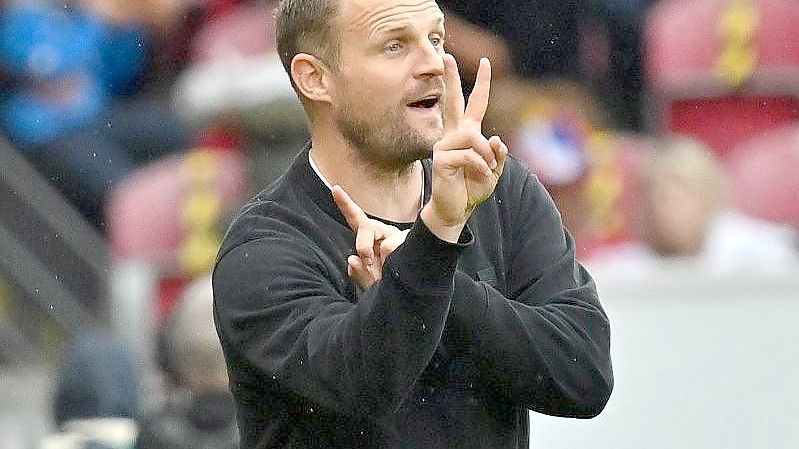 Der Mainzer Trainer Bo Svensson will mit seinem Team auch gegen Gladbach gewinnen. Foto: Torsten Silz/dpa
