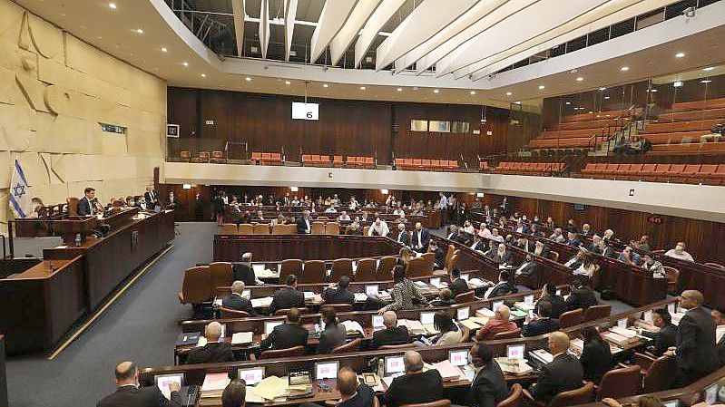 Das israelische Parlament hält eine Sitzung ab. Foto: Gil Cohen Magen/XinHua/dpa