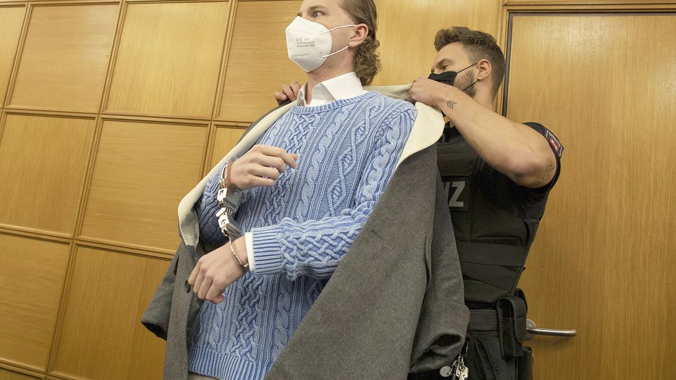 Hendrik Holt vor dem Amtsgericht in Meppen: Auch im Hauptverfahren vor dem Landgericht Osnabrück gegen ihn und weitere Beschuldigte will er sich nun zu den Vorwürfen äußern. Foto: David Ebener