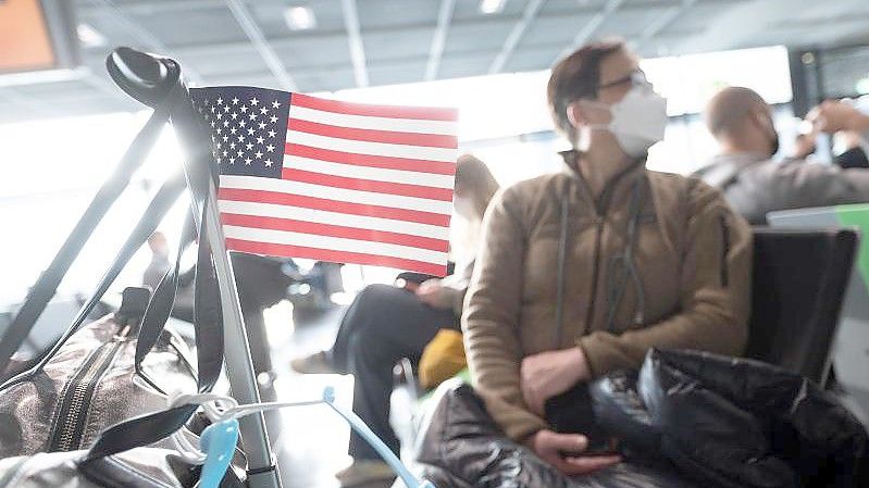Auf dem Flughafen Frankfurt: Geimpfte EU-Bürger dürfen wieder in die USA fliegen, das Land mit den laut Johns-Hopkins-Universität meisten Corona-Fällen überhaupt. Foto: Sebastian Gollnow/dpa