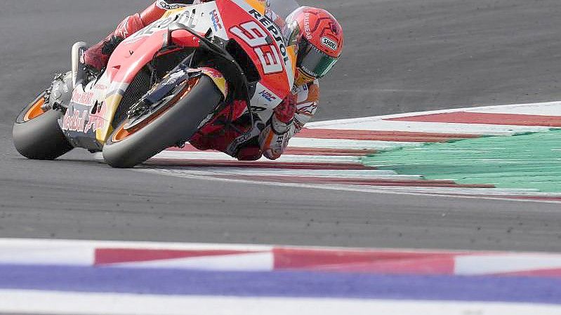 Der Spanier Marc Marquez leidet an Sehstörungen. Foto: Antonio Calanni/AP/dpa