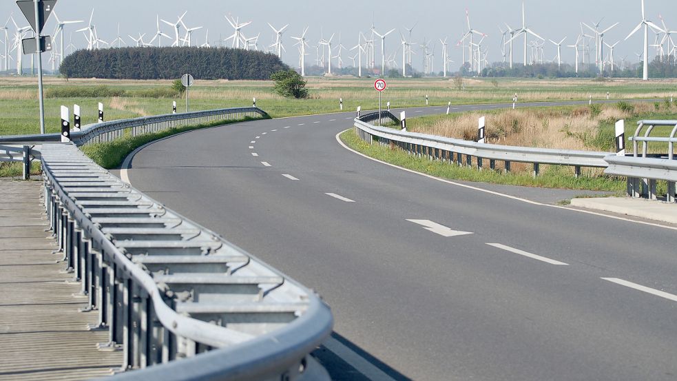 Die Entlastungsstraße in Bensersiel war lange Zankapfel zwischen Kommune und Grundstückseigentümer und deswegen monatelang gesperrt. Inzwischen ist die Strecke freigegeben. Foto: DPA