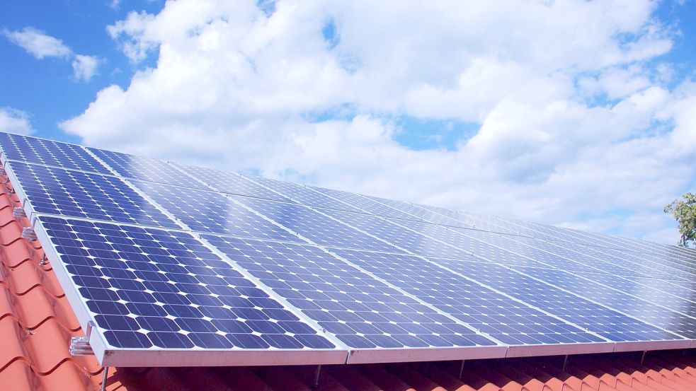 Die Grünen wollen „Niedersachsen zum Vorreiter beim Klimaschutz machen“ und fordern die rot-schwarze Landesregierung auf, eine Solarpflicht für alle Gebäude zügig zu verankern. Foto: Wolfram Steinberg/dpa