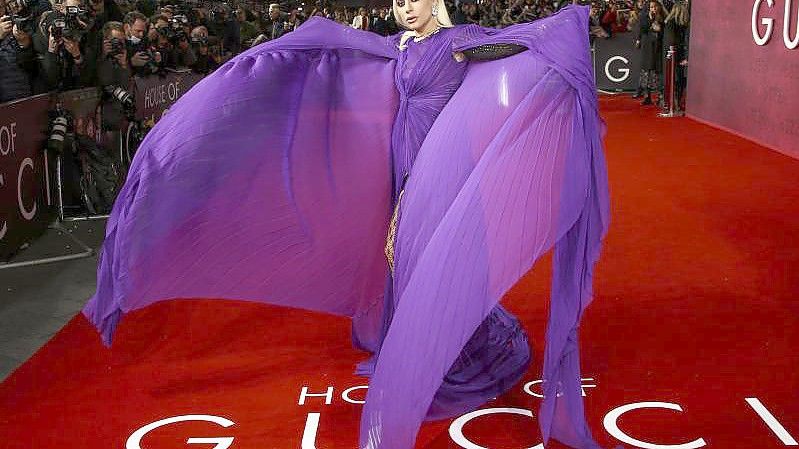 Vamp in Violett: Lady Gaga bei der Premiere von „House of Gucci“. Foto: Joel C Ryan/Invision/AP/dpa