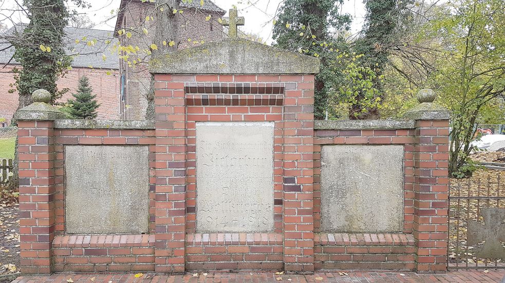Das Victorburer Denkmal für Vermisste und Gefallene des Ersten Weltkrieges wurde 1921 nahe der St.-Victor-Kirche errichtet. Foto: Jürgen Hoogstraat/Kirchengemeinde Victorbur