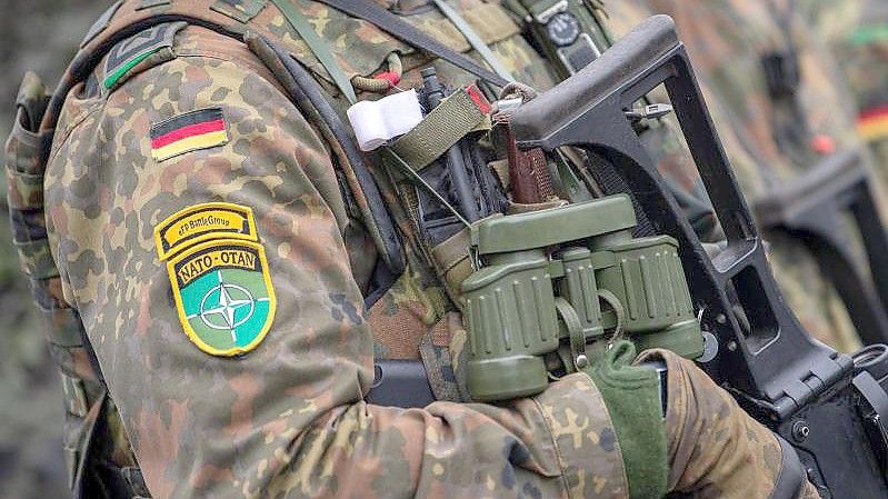 Soldaten der Enhanced Forward Presence (eFP) Battle Group in voller Ausrüstung. Foto: Monika Skolimowska/dpa