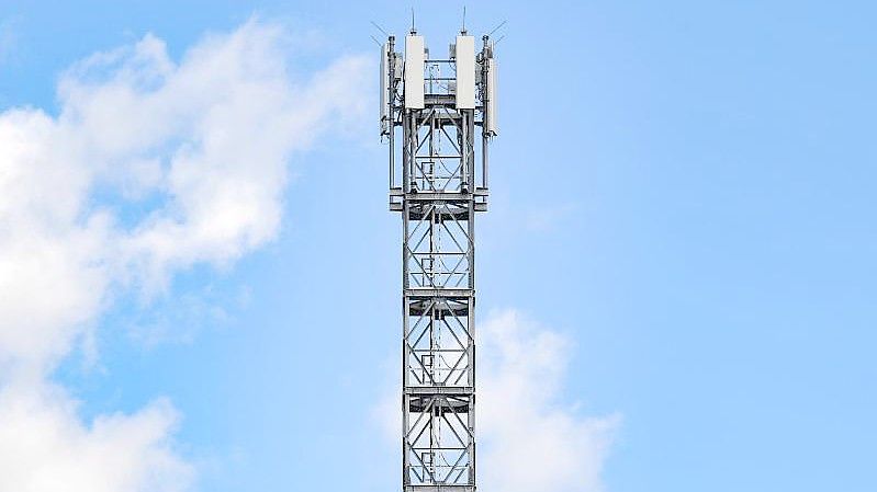Ein Sendemast für Mobilfunk. Foto: Patrick Pleul/dpa-Zentralbild/dpa/Symbolbild