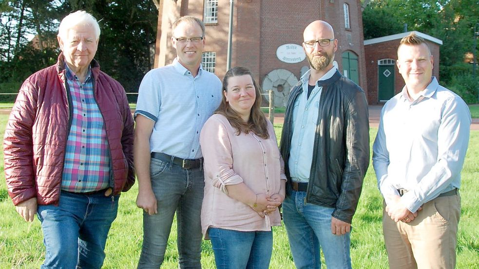 Zu fünft war die CDU zur Gemeinderatswahl in Upgant-Schott angetreten. Zwei, Heiko (Zweiter von links) und Kerstin Poppinga (Bildmitte), erhielten einen Sitz. Archivfoto: privat