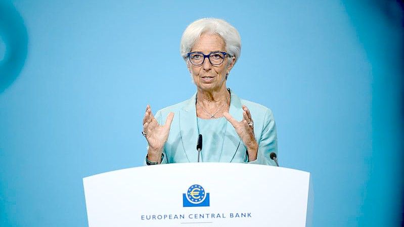 Laut EZB-Präsidentin Christine Lagarde sei es unwahrscheinlich, dass die Bedingungen für eine Zinsanhebung im kommenden Jahr erfüllt werden. Foto: Sanziana Perju/European Central Bank/dpa