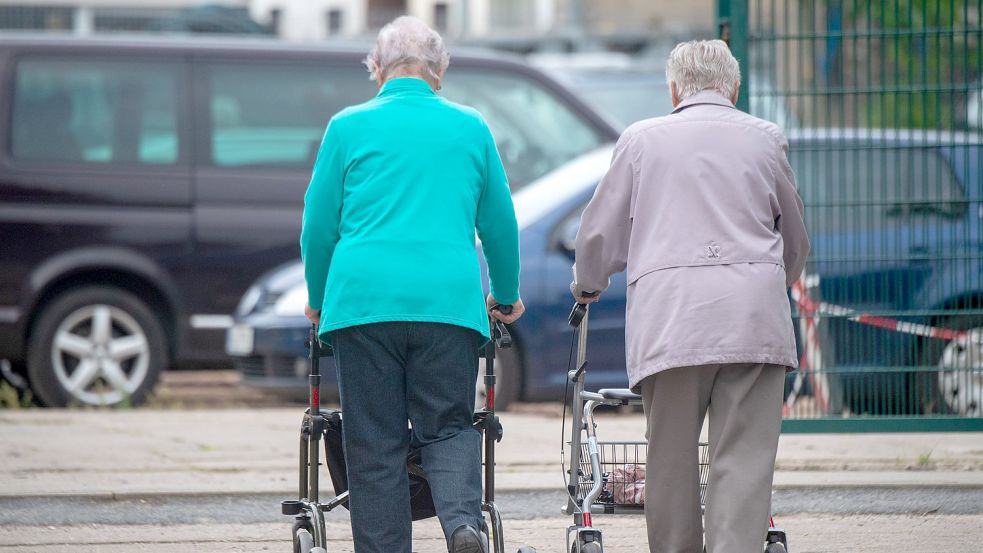 Rentner können sich über eine deutliche Erhöhung ihrer Bezüge freuen. Foto: dpa/Stefan Sauer