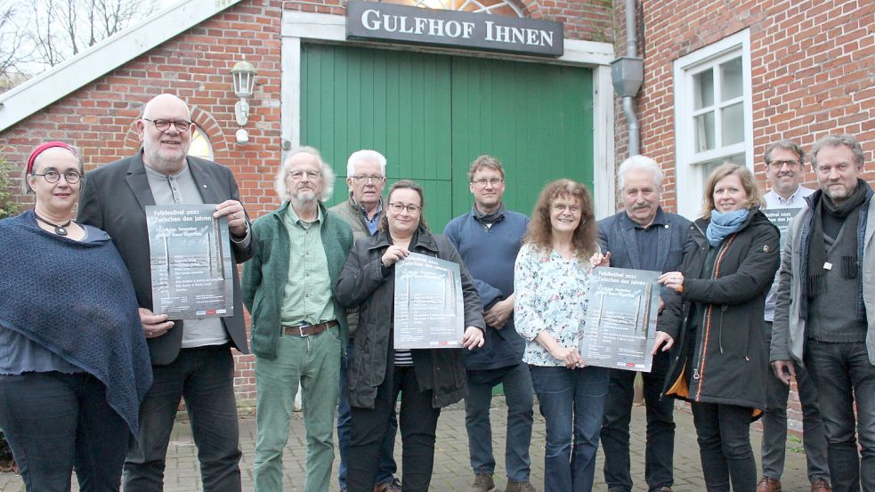 Die Veranstalter und Sponsoren des Festivals Zwischen den Jahren sind mehr geworden. Neben dem Verein Gulfhof Ihnen ist nun ein weiterer Verein an Bord, nämlich der Verein Kunst und Kultur in Ostfriesland. Die Ostfriesische Landschaft ist als Förderin mit eingestiegen und steuert Mittel aus den Corona-Hilfen für Kultur bei. Foto: Karin Böhmer