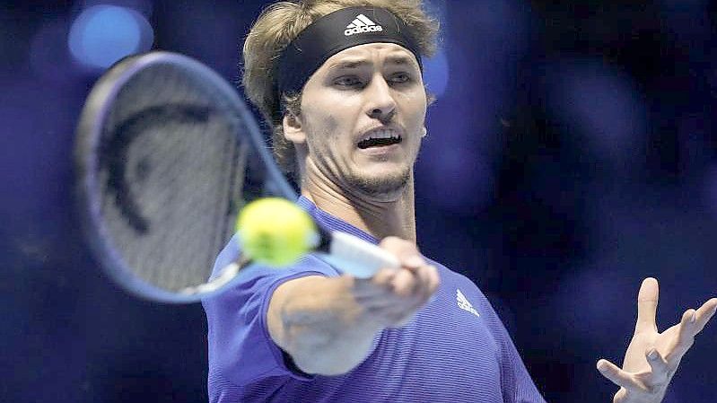 Kann bei den ATP Finals in Turin vorzeitig ins Halbfinale einziehen: Olympiasieger Alexander Zverev. Foto: Luca Bruno/AP/dpa
