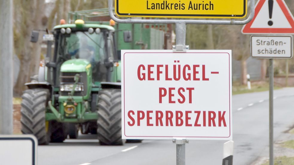 Bei Geflügelpest-Ausbrüchen werden Sperrbezirke eingerichtet, so wie hier im Februar im Brookmerland. Archivfoto: Thomas Dirks