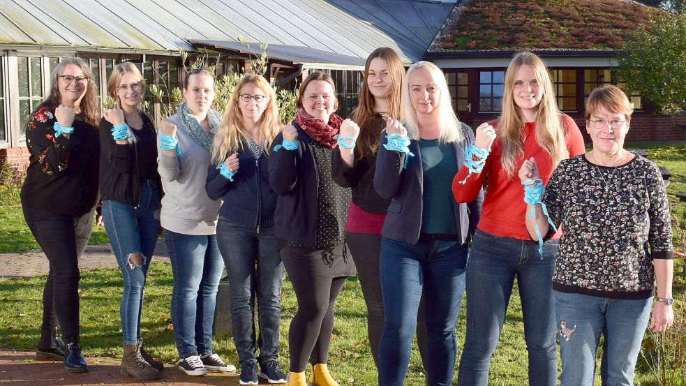Das Team Kinderschutz mit Elke Kurtz (von links), Laura Bakker, Daniela Radauer (alle Kita „Lüttje Lüü“), Ute Backer (Kiga Wirdum), Claudia Redenius (Kiga Rummelpott), Jasmin Buß, Christina König (beide Kiga Swaalvkenüst), Katahrina Freese (Kiga „Bunte Socken“) und Helga Thiele (Krippe im Container). Es fehlen Vanessa Doden (Krippe Krabbelnüst) und Ute Stüben (Kiga Konfetti). Foto: privat
